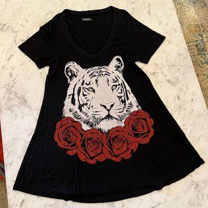 NWOT Lauren Moshi Black V-Neck Tiger & Roses Short Sleeve Tunic Tee Size…